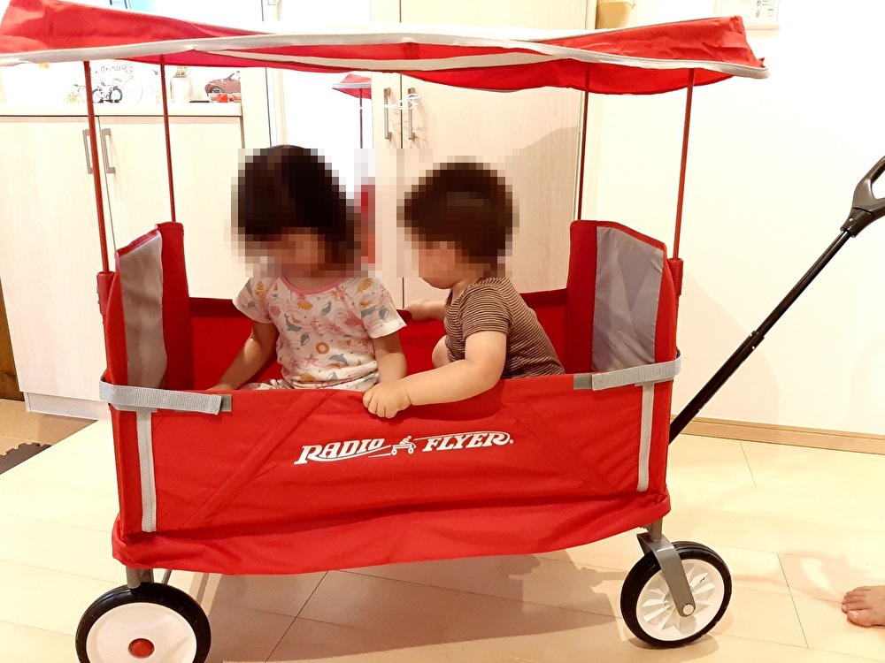 買ってよかった 大人から子供まで乗れる屋根付きキャリーワゴン ラジオフライヤー Radio Flyer がおすすめ 口コミ レビュー うちな 夫婦